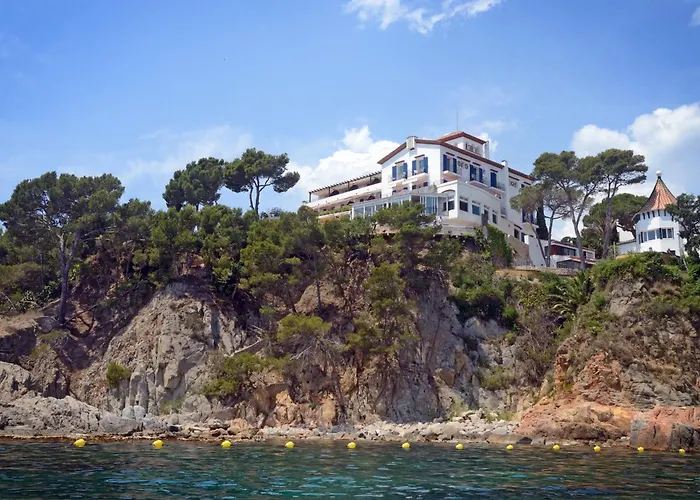 Calella De Palafrugell hotels near Sant Sebastia Lighthouse