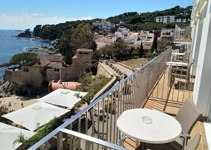 Calella De Palafrugell hotels near Playa El Castell