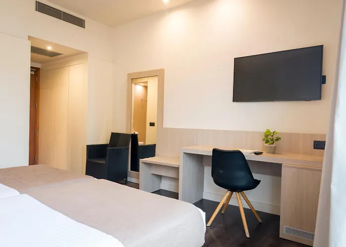 Calella De Palafrugell hotels near Castell de la Fosca