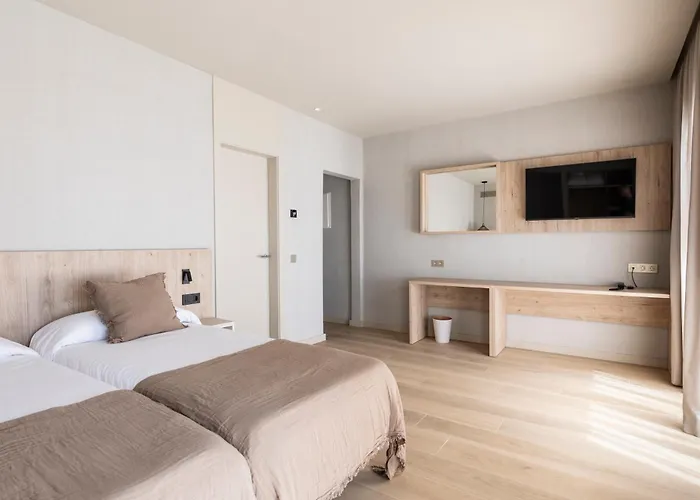 Llafranc hotels near Port Bo / Platja de les Barques