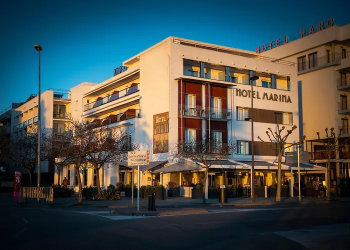 Roses hotels near Refugi antiaeri