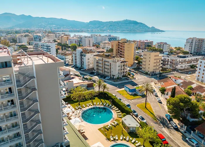 Roses hotels near La Rubina Beach